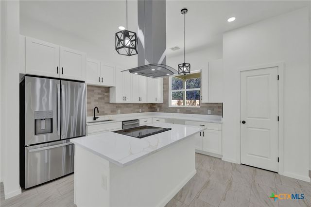 118 Crazy Cross Road, Wimberley, TX 78676