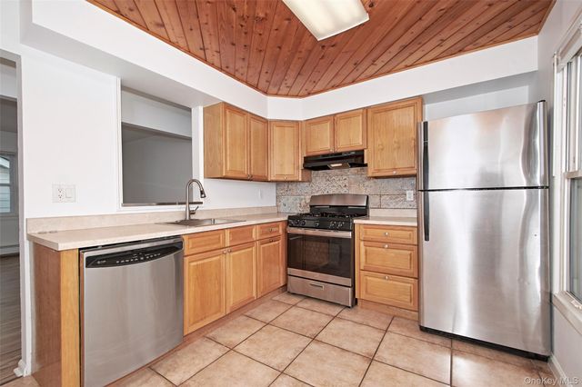 102 Lincoln Avenue E, West Harrison, NY 10604