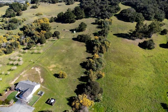 225 Dunbarton Road, Aromas, CA 95004