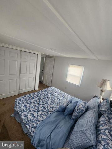 1 VICTORY AVE #100, Pennsville, NJ 08070