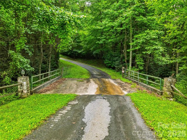 961 Wilson Branch Road, Mars Hill, NC 28754