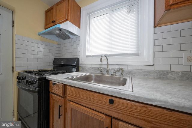 575 TIMBERLAKE RD, Upper Darby, PA 19082