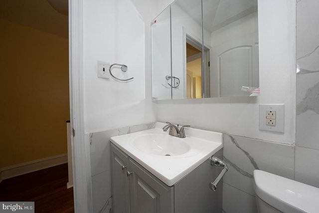 575 TIMBERLAKE RD, Upper Darby, PA 19082