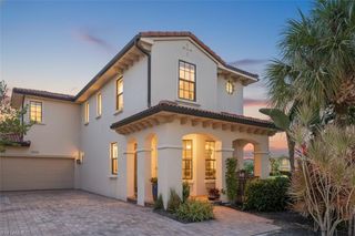 1252 Manado DR, Naples, FL 34113