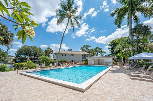 1549 Sandpiper ST 80, Naples, FL 34102