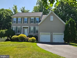 1 WARWICK PL, East Windsor, NJ 08520