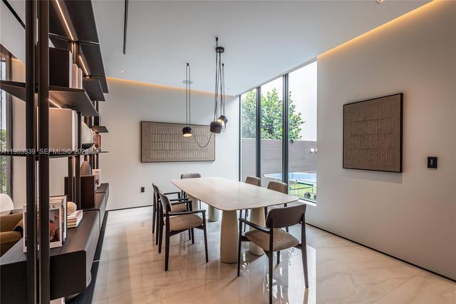 10540 NW 67th Ter, Doral, FL 33178