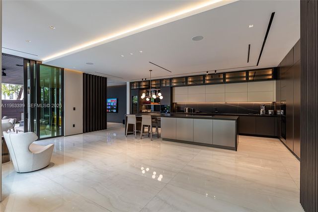 10540 NW 67th Ter, Doral, FL 33178