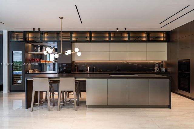 10540 NW 67th Ter, Doral, FL 33178