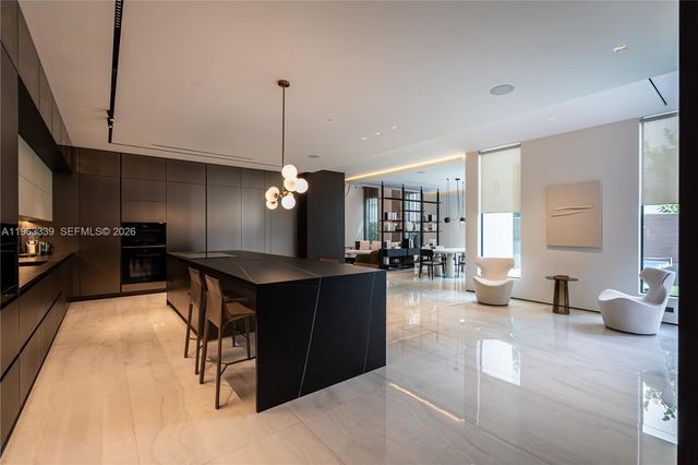 10540 NW 67th Ter, Doral, FL 33178