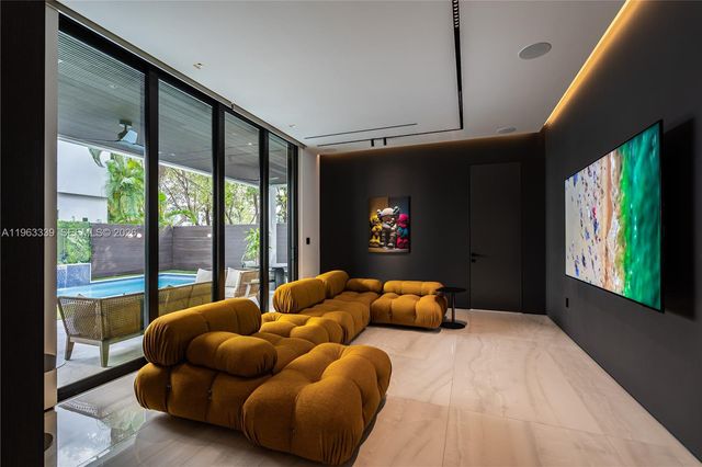 10540 NW 67th Ter, Doral, FL 33178