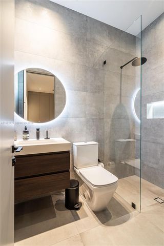 10540 NW 67th Ter, Doral, FL 33178