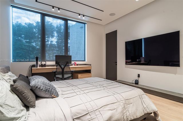 10540 NW 67th Ter, Doral, FL 33178