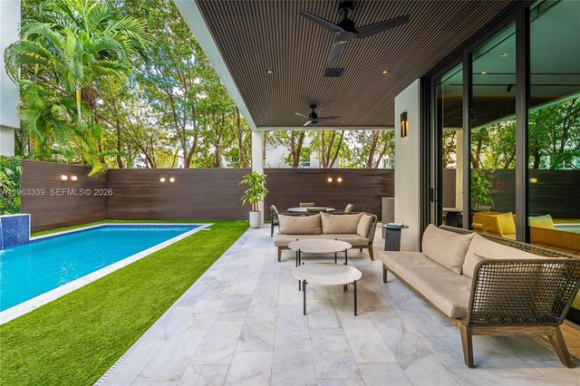 10540 NW 67th Ter, Doral, FL 33178