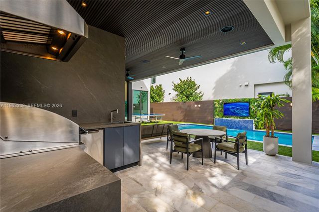 10540 NW 67th Ter, Doral, FL 33178