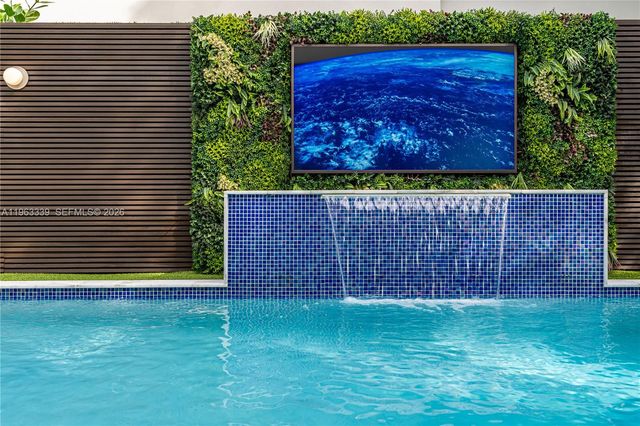 10540 NW 67th Ter, Doral, FL 33178