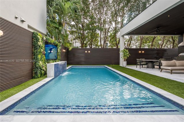 10540 NW 67th Ter, Doral, FL 33178