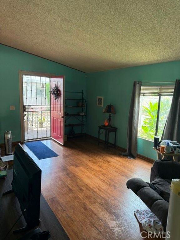1540 75 E Trenton, Orange, CA 92867 — photo 2