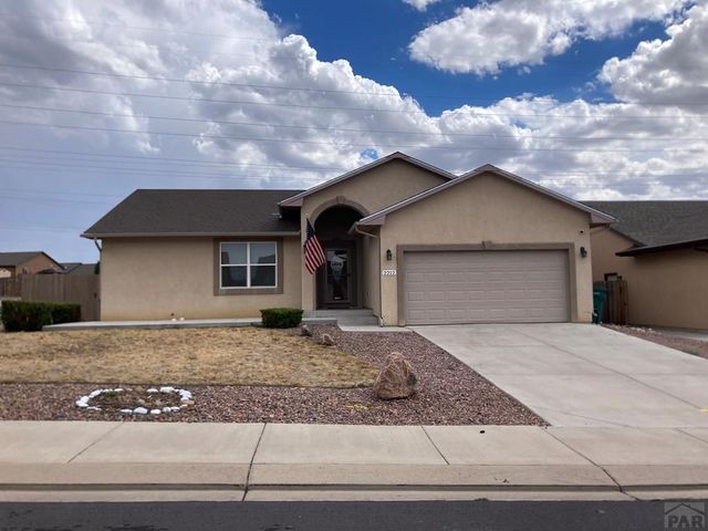 2212 Crestwood Ln, Pueblo, CO 81008
