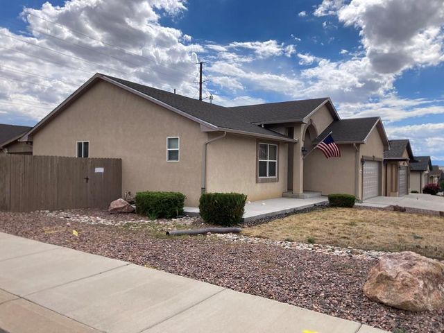 2212 Crestwood Ln, Pueblo, CO 81008