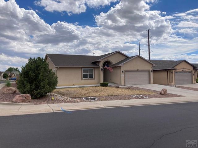 2212 Crestwood Ln, Pueblo, CO 81008