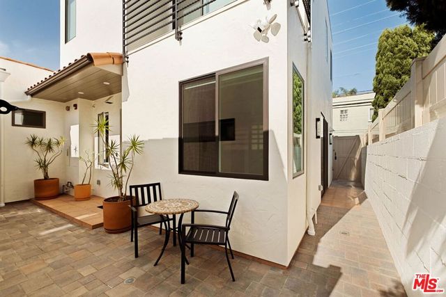 2325 27th St B, Santa Monica, CA 90405