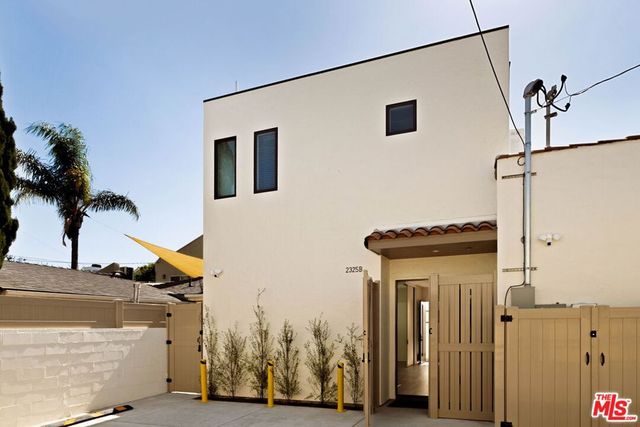 2325 27th St B, Santa Monica, CA 90405