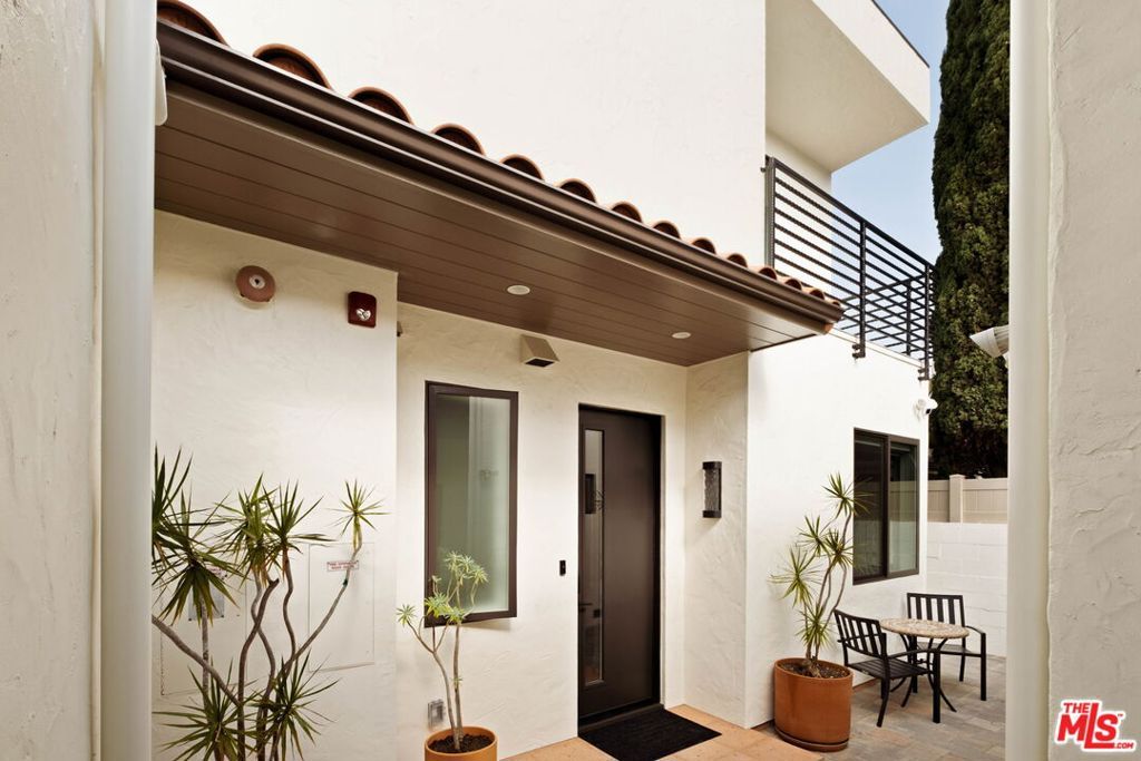 2325 27th St B, Santa Monica, CA 90405