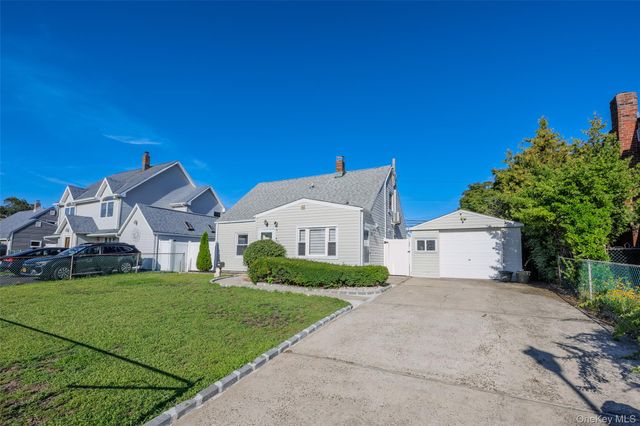 75 Ranch Lane, Levittown, NY 11756