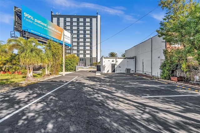 650 NE 167th St, Miami, FL 33162