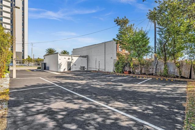 650 NE 167th St, Miami, FL 33162