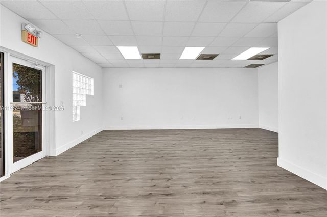 650 NE 167th St, Miami, FL 33162