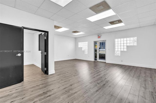 650 NE 167th St, Miami, FL 33162