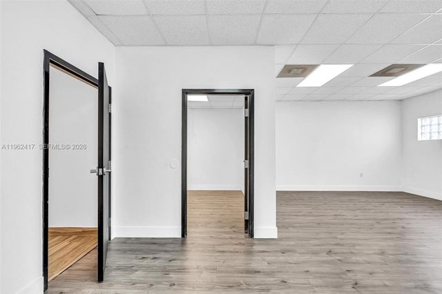 650 NE 167th St, Miami, FL 33162