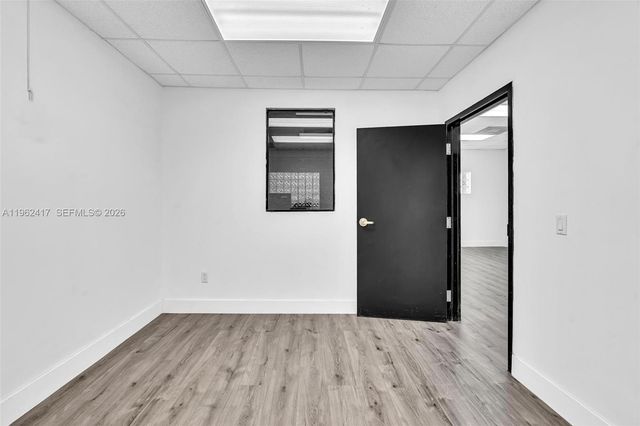 650 NE 167th St, Miami, FL 33162