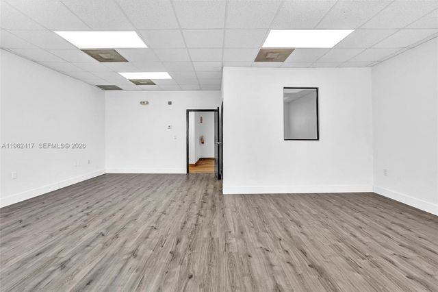 650 NE 167th St, Miami, FL 33162