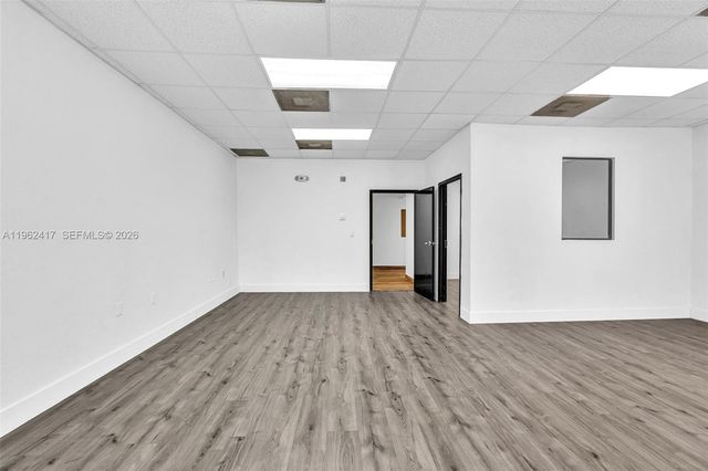 650 NE 167th St, Miami, FL 33162