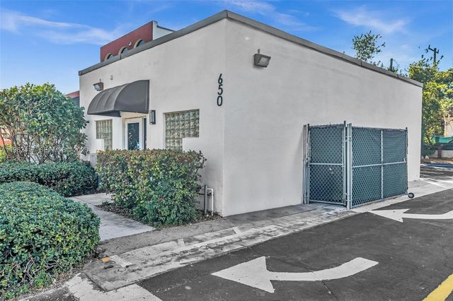 650 NE 167th St, Miami, FL 33162