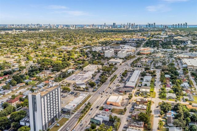 650 NE 167th St, Miami, FL 33162