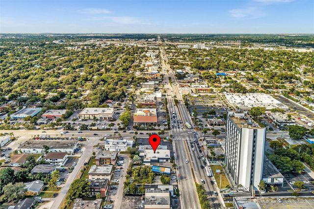 650 NE 167th St, Miami, FL 33162