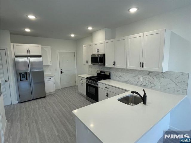 51 Main Street 201, Bergenfield, NJ 07621