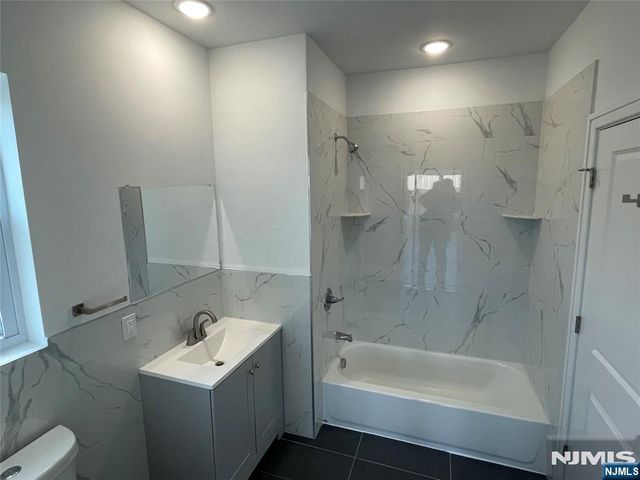 51 Main Street 201, Bergenfield, NJ 07621