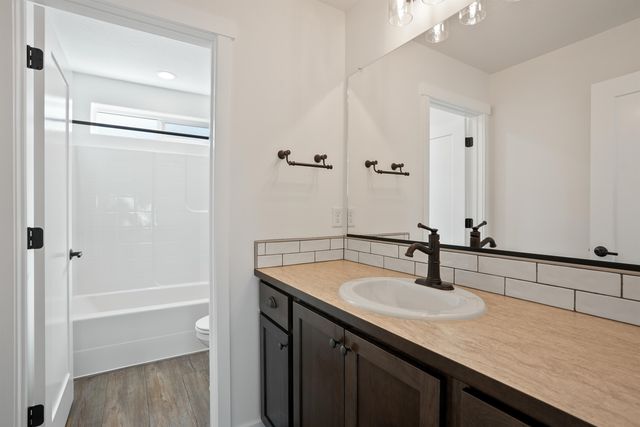 12249 N VALENCIA Ave, Spokane, WA 99208