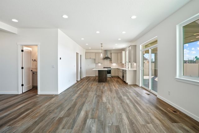 12249 N VALENCIA Ave, Spokane, WA 99208