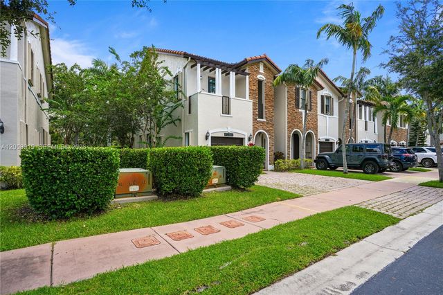 10341 NW 32nd Ter, Doral, FL 33172
