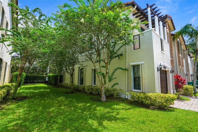 10341 NW 32nd Ter, Doral, FL 33172