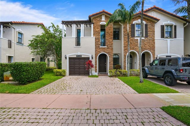10341 NW 32nd Ter, Doral, FL 33172