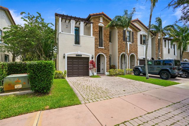 10341 NW 32nd Ter, Doral, FL 33172