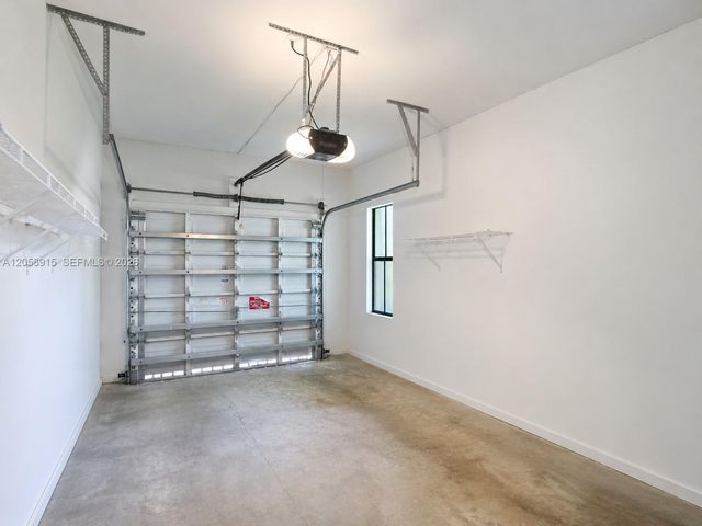 10341 NW 32nd Ter, Doral, FL 33172