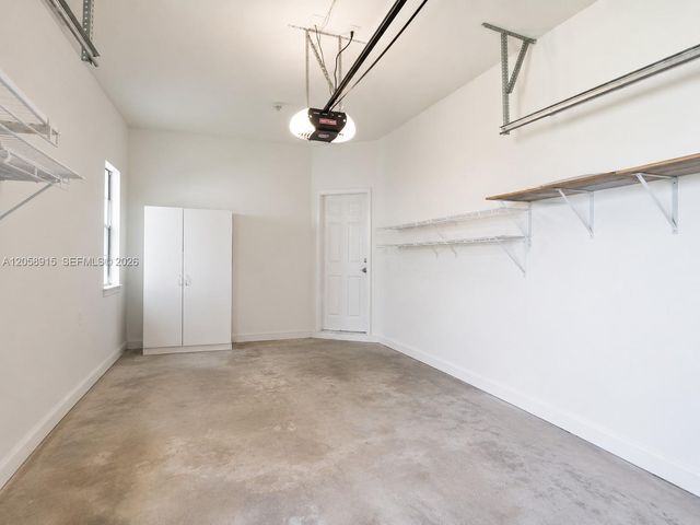 10341 NW 32nd Ter, Doral, FL 33172